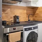 Апартаменты Modern In With 2 Bedrooms *